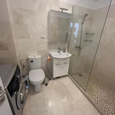 504 B2 Almar Luxury Residence-renting & Free Pool Apartment